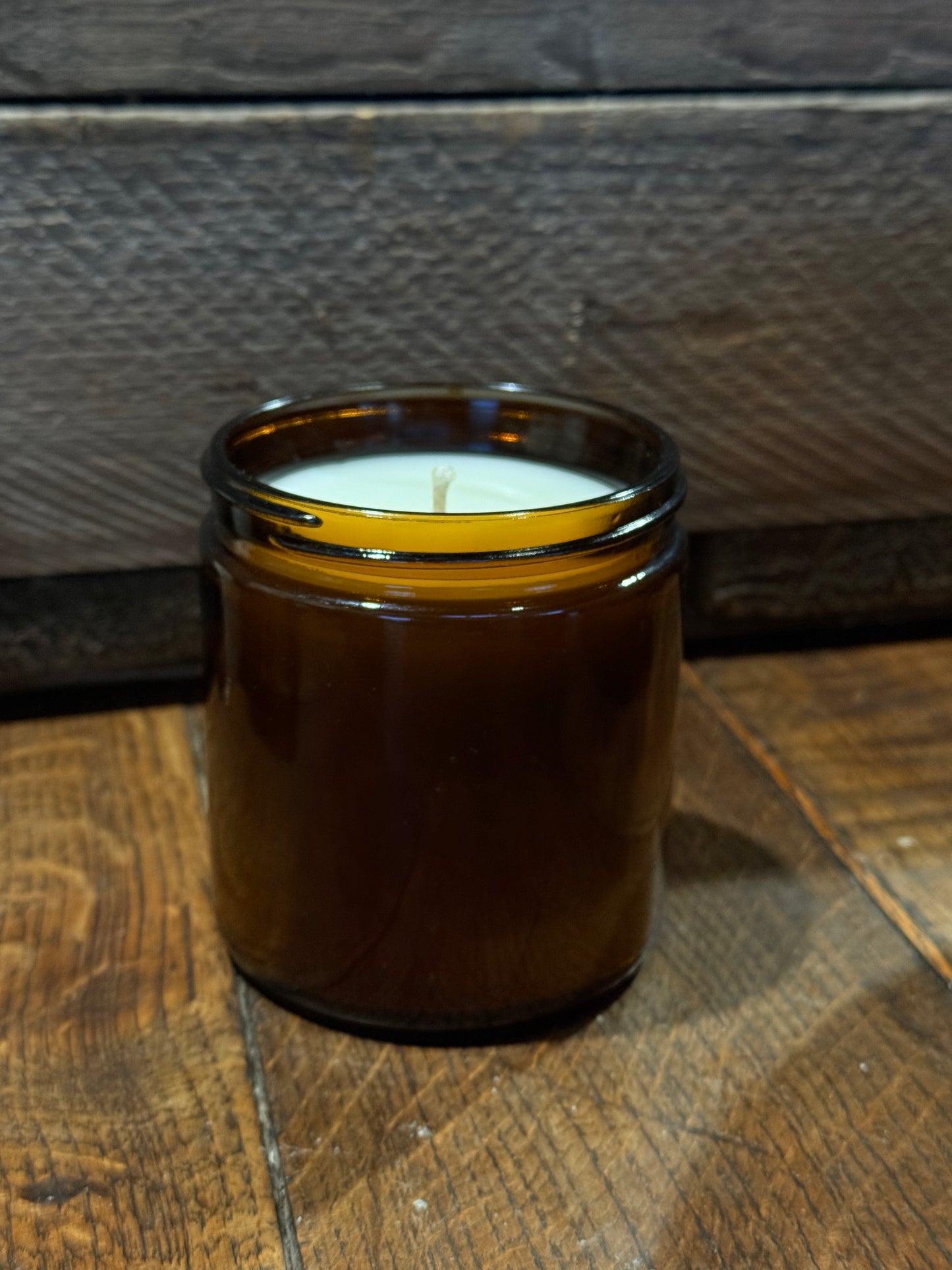 LEATHER AND OUD - CANDLE | REVOLOGY