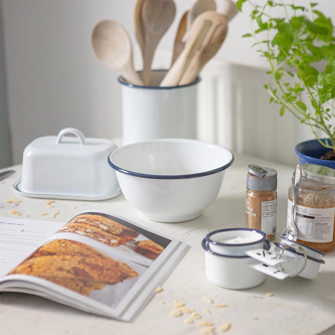 Enamel Measuring Cups Set | REVOLOGY
