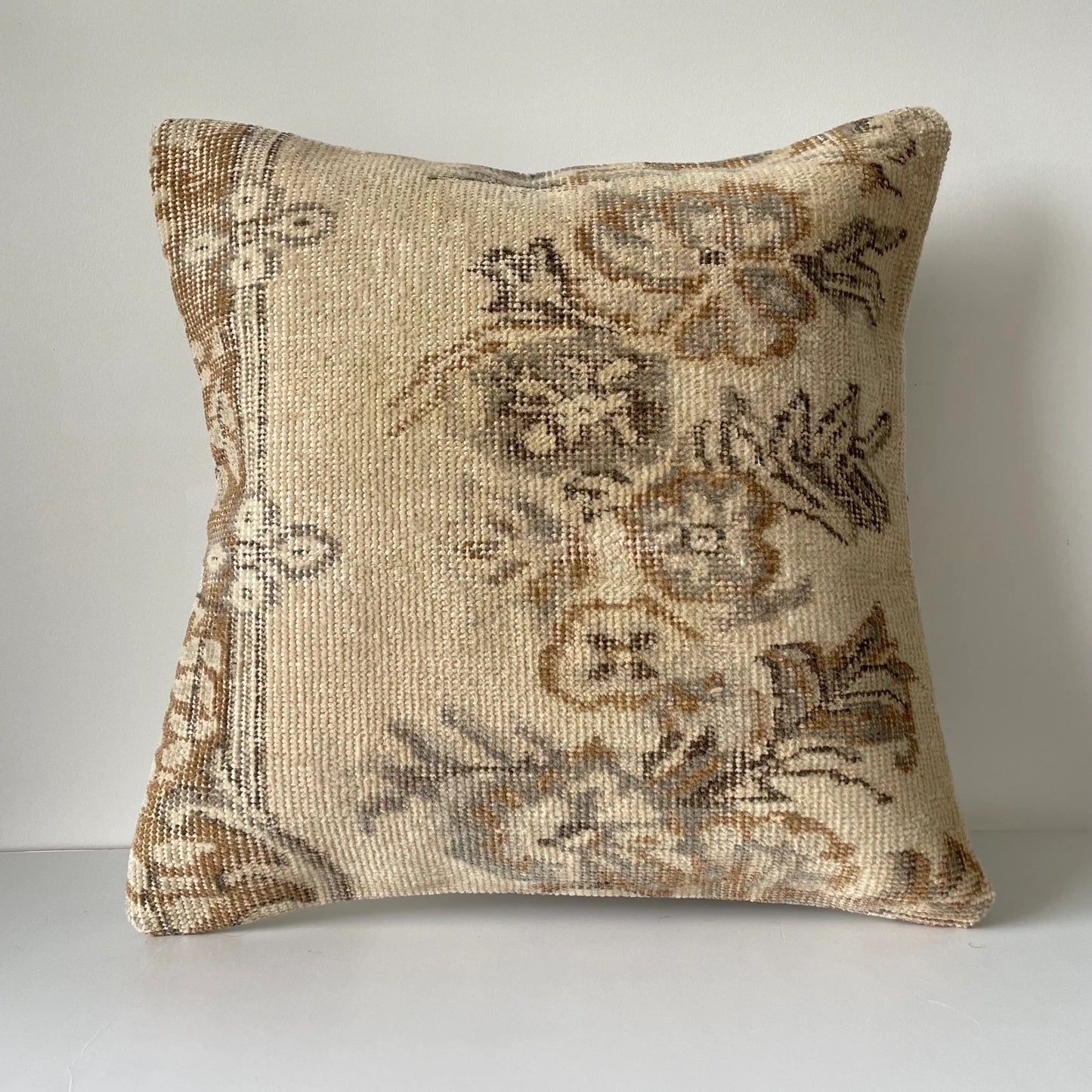 Vintage Cushion | REVOLOGY