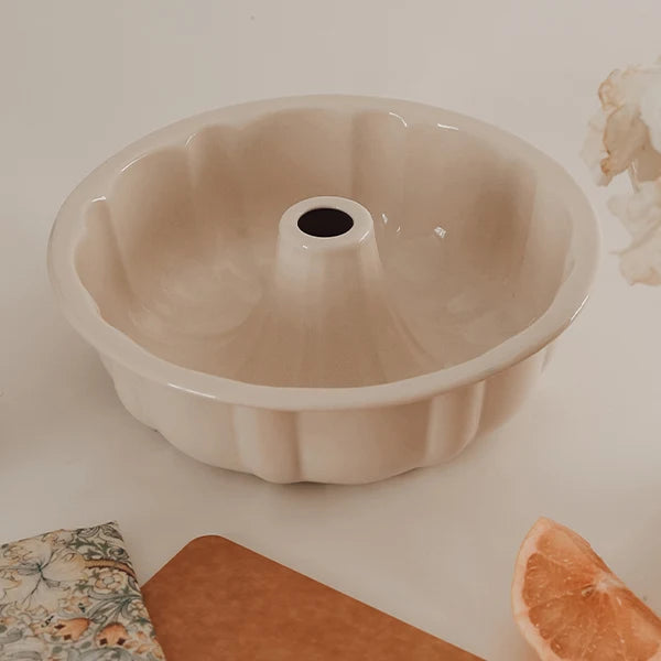 Enamel Bundt cake Pan | Dishy