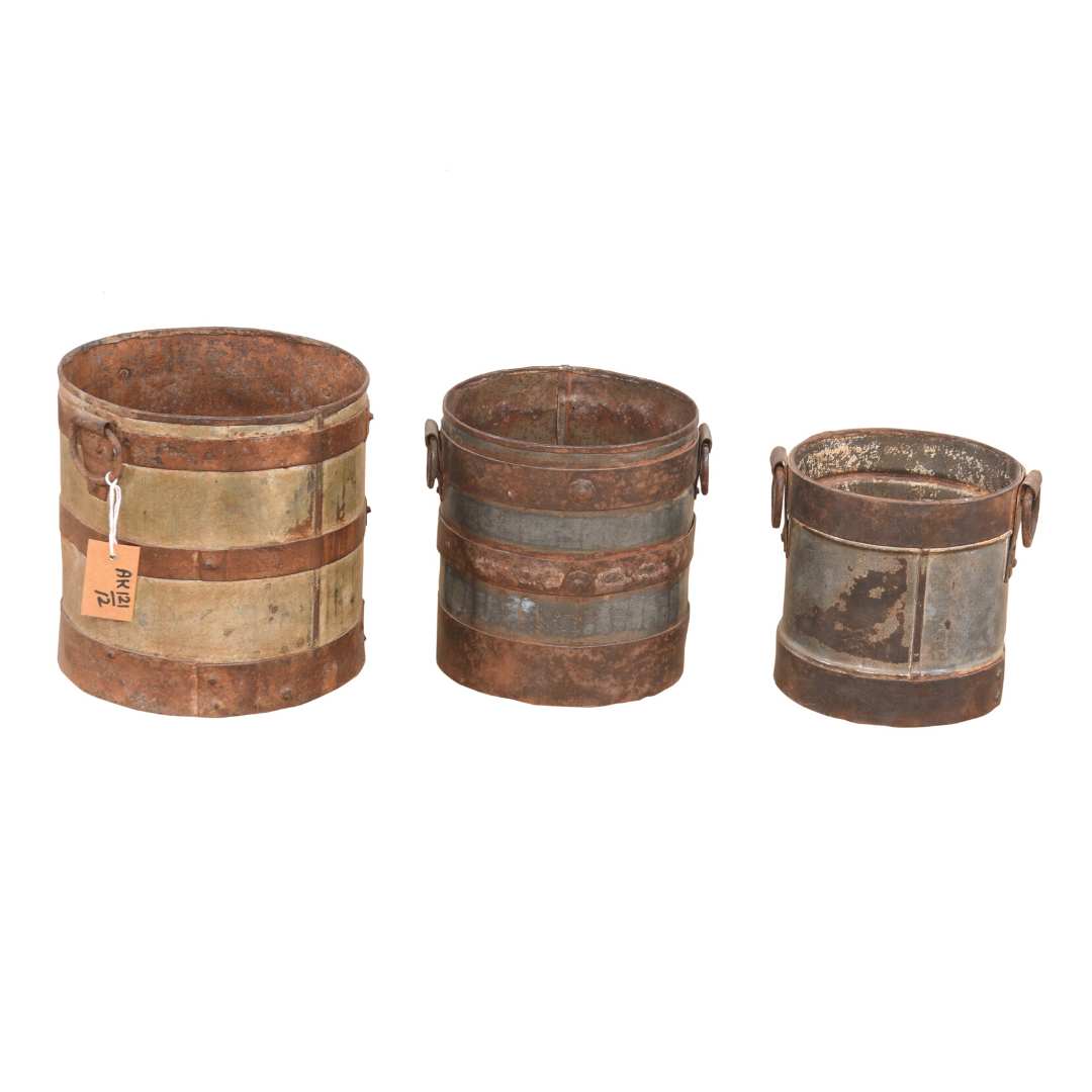 Iron Vintage pots | REVOLOGY